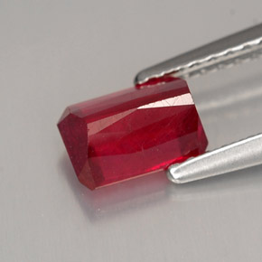 1,26 ctw natürlicher roter Rubin, Smaragdschliff, SI