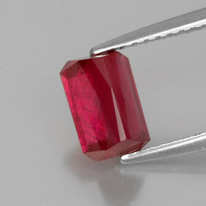 1,80 ctw natürlicher roter Rubin, Smaragdschliff, SI