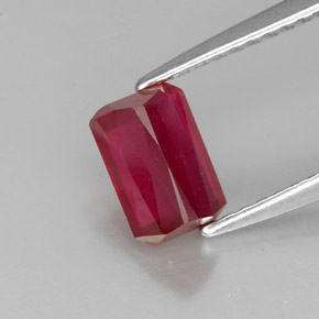 1,29 ctw natürlicher roter Rubin, Smaragdschliff, SI
