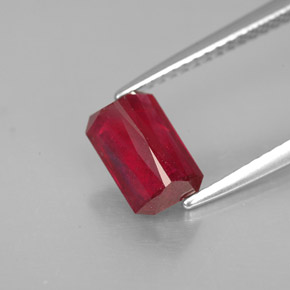 1,66 ctw natürlicher roter Rubin, Smaragdschliff, SI
