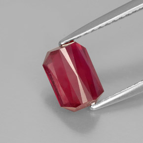 1,67 ctw natürlicher roter Rubin, Smaragdschliff, SI