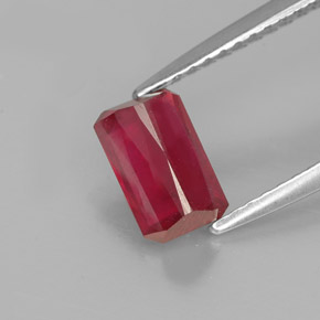 1,31 ctw natürlicher roter Rubin, Smaragdschliff, SI