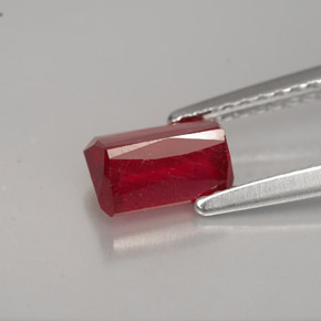 1,31 ctw natürlicher roter Rubin, Smaragdschliff, VS-SI