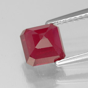 1,90 ctw natürlicher roter Rubin, Smaragdschliff, SI