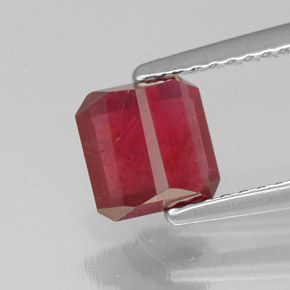 1,60 ctw natürlicher roter Rubin, Smaragdschliff, SI
