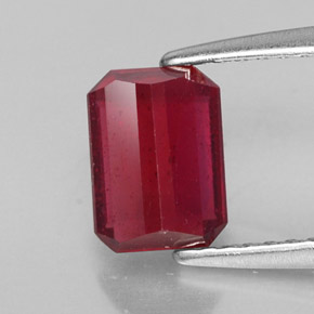 1,53 ctw natürlicher roter Rubin, Smaragdschliff, SI