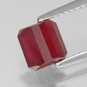 1,92 ctw natürlicher roter Rubin, Smaragdschliff, SI