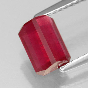 1,73 ctw natürlicher roter Rubin, Smaragdschliff, SI
