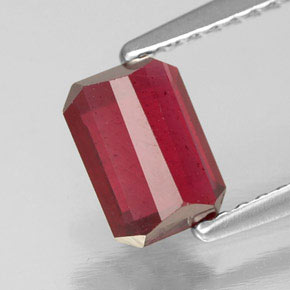 1,31 ctw natürlicher roter Rubin, Smaragdschliff, SI