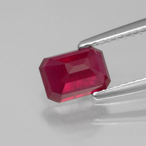 1,69 ctw natürlicher roter Rubin, Smaragdschliff, SI