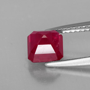 1,55 ctw natürlicher roter Rubin, Smaragdschliff, SI