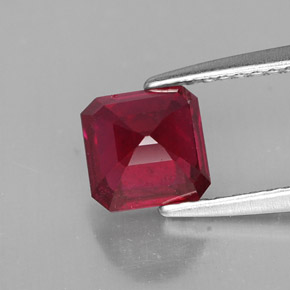 1,65 ctw natürlicher roter Rubin, Smaragdschliff, SI
