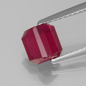 1,50 ctw natürlicher roter Rubin, Smaragdschliff, SI