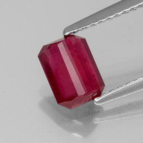 1,34 ctw natürlicher roter Rubin, Smaragdschliff, SI