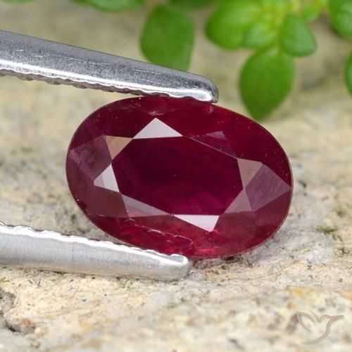 0.92ct Natürlicher tiefrot Rubin, Oval, VS-SI