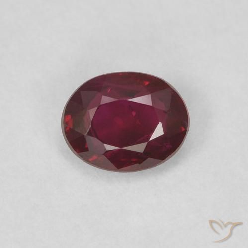 0.39ct Natürlicher tiefrot Rubin, Oval, VS