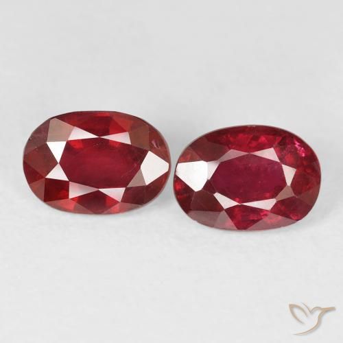 2.34ctw Natürlicher dunkelrot Rubin, Oval, VS