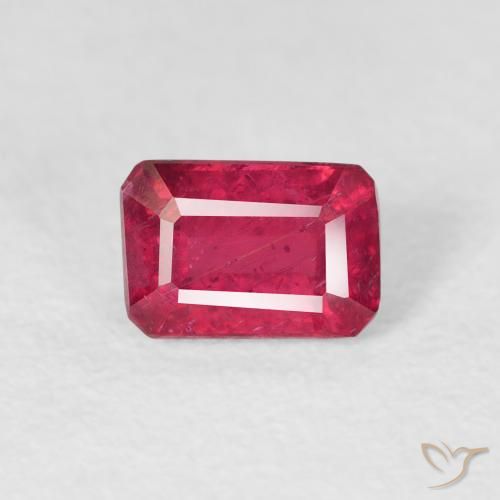 1.06ct Natürlicher Mittelrot Rubin, Smaragdschliff, VS