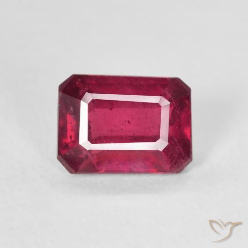 1.41ct Natürlicher Rosaig-rot Rubin, Smaragdschliff, VS