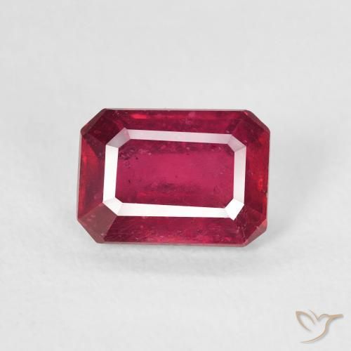 1.32ct Natürlicher Medium Dark-Red Rubin, Smaragdschliff, VS