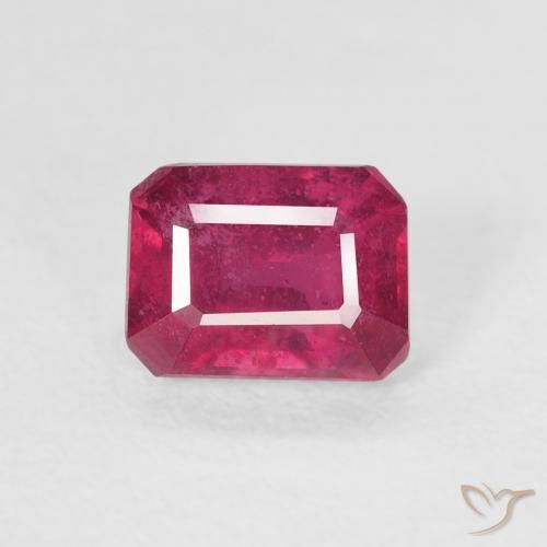 1.37ct Natürlicher Rosaig-rot Rubin, Smaragdschliff, VS