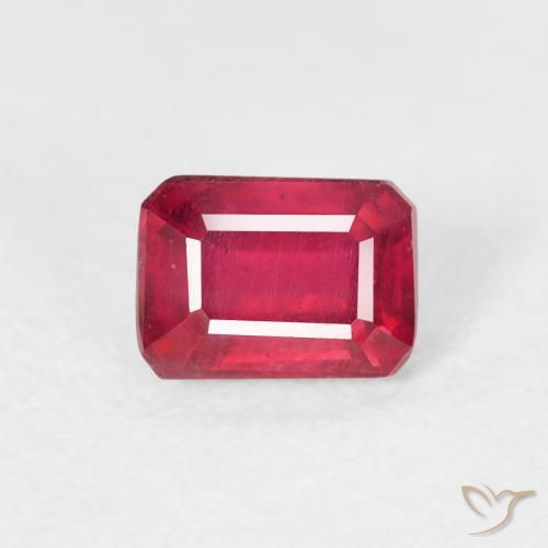 0.97ct Natürlicher Mittelrot Rubin, Smaragdschliff, VS