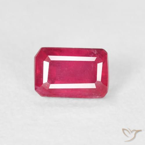 0.88ct Natürlicher Rosaig-rot Rubin, Smaragdschliff, VS