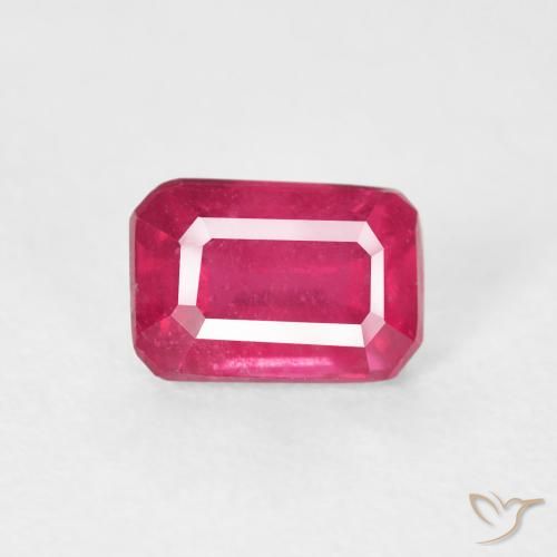 0.93ct Natürlicher rötlich-rosa Rubin, Smaragdschliff, VS