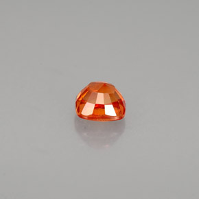 0,55 ctw natürlicher orangefarbener Saphir, Kissenschliff, VS