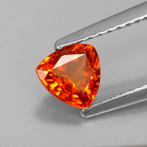0,78 ctw natürlicher orangefarbener Saphir, Trillion, VVS-VS