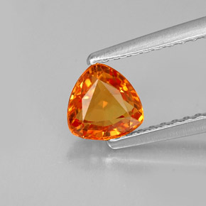 0,84 ctw natürlicher orangefarbener Saphir, Trillion, VVS-VS