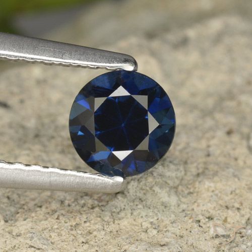 0.62ct Natürlicher dunkelblau Saphir, Runden, VVS
