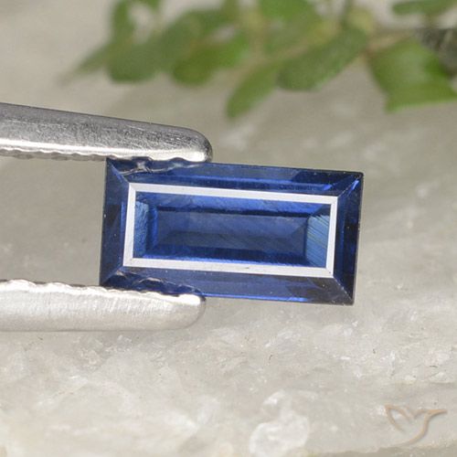 0.51ct Natürlicher dunkelblau Saphir, Baguette, VS