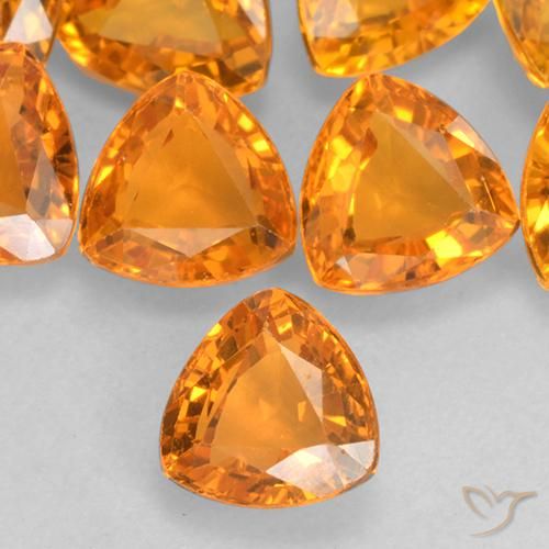 0.67ct Natürlicher Mittelorange Saphir, Trillion, VVS-VS