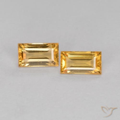 0.48ctw Natürlicher Orange-Gold Saphir, Baguette, VS, Photo A