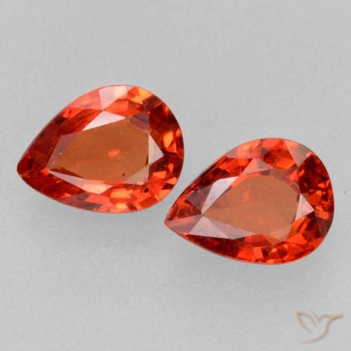 0.75ctw Natürlicher Feuerrot Saphir, Birnenform, VS