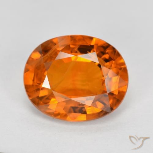 4.03ct Natürlicher Mittelorange Saphir, Oval, VS-SI