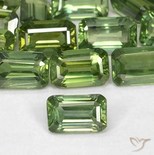 0.40ct Natürlicher Medium Light Green Saphir, Smaragdschliff, VS