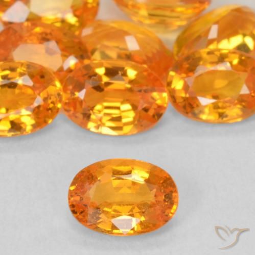 0.60ct Natürlicher Mittelorange Saphir, Oval, VVS-VS