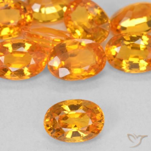 0.64ct Natürlicher Mittelorange Saphir, Oval, VVS-VS