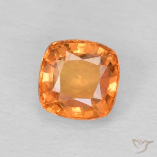 0.61ct Natürlicher rötlich-orange Saphir, Kissen, VVS