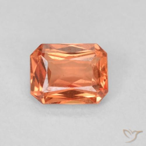 0.55ct Natürlicher orange-rot Saphir, Smaragdschliff, VS