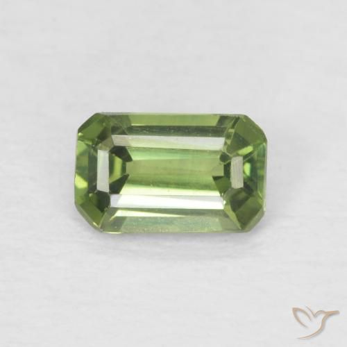 0.42ct Natürlicher Warmes Grün Saphir, Smaragdschliff, VS
