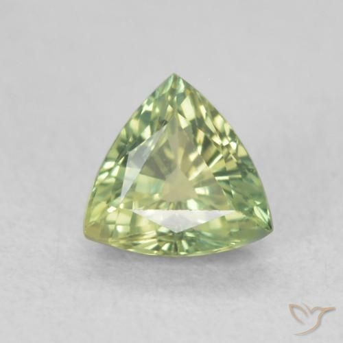 0.68ct Natürlicher Warmes Grün Saphir, Trillion, VS