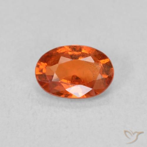 0.65ct Natürlicher rötlich-orange Saphir, Oval, VS