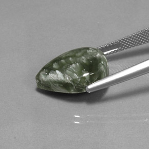 8,25 ctw natürlicher grüner Seraphinit, Birnenform, Lichtundurchlässig