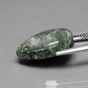 8,49 ctw natürlicher grüner Seraphinit, Birnenform, Lichtundurchlässig