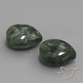 12.60 ct natürliche Armeegrün Seraphinite-Edelsteine, Birnenform, Lichtundurchlässig
