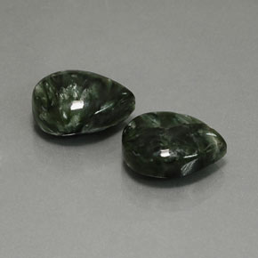 11,57 ct natürliche grüner Seraphinit-Edelsteine, Birnenform, Lichtundurchlässig