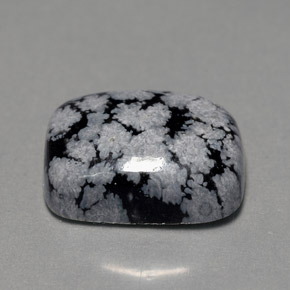 7,03 ctw natürlicher mehrfarbiger Schneeflockenobsidian, Kissenschliff, Lichtundurchlässig